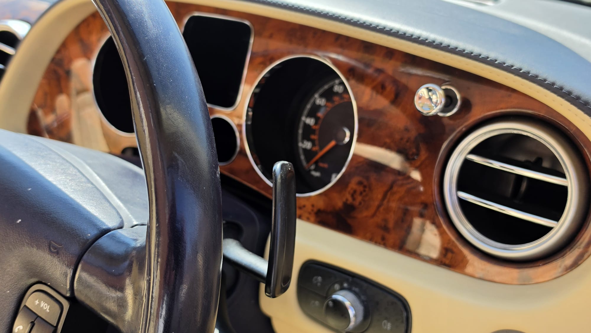 Bentely48